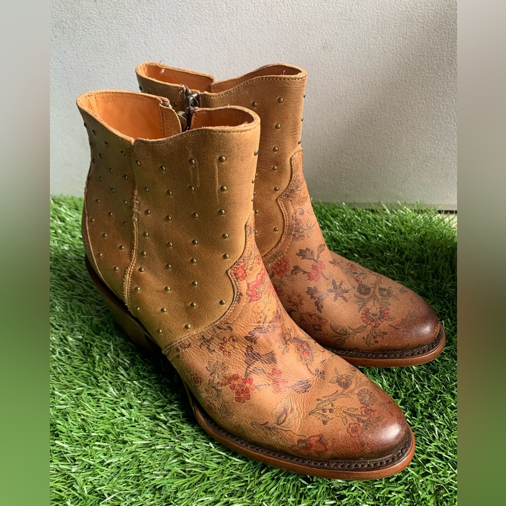 Sold Lucchese Floral Western leather Booties 6.5